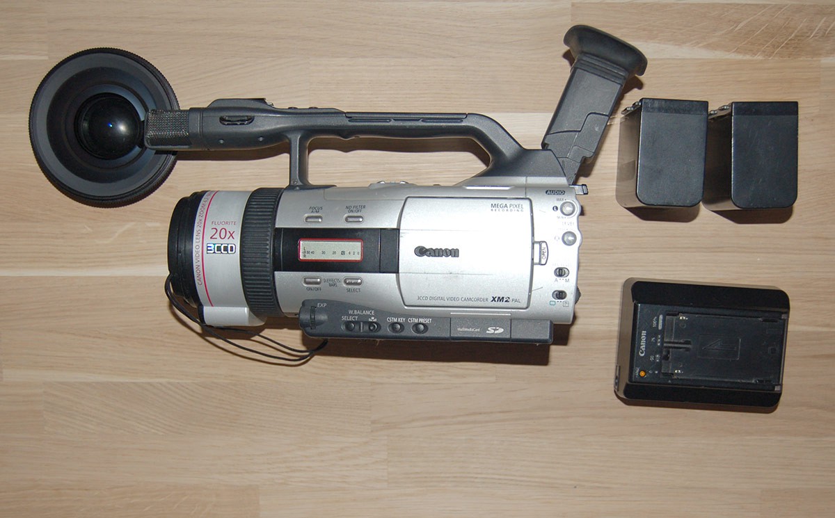 Annonce occasions - vds caméscope Mini DV Canon XM2 - Le Repaire - Le  Repaire