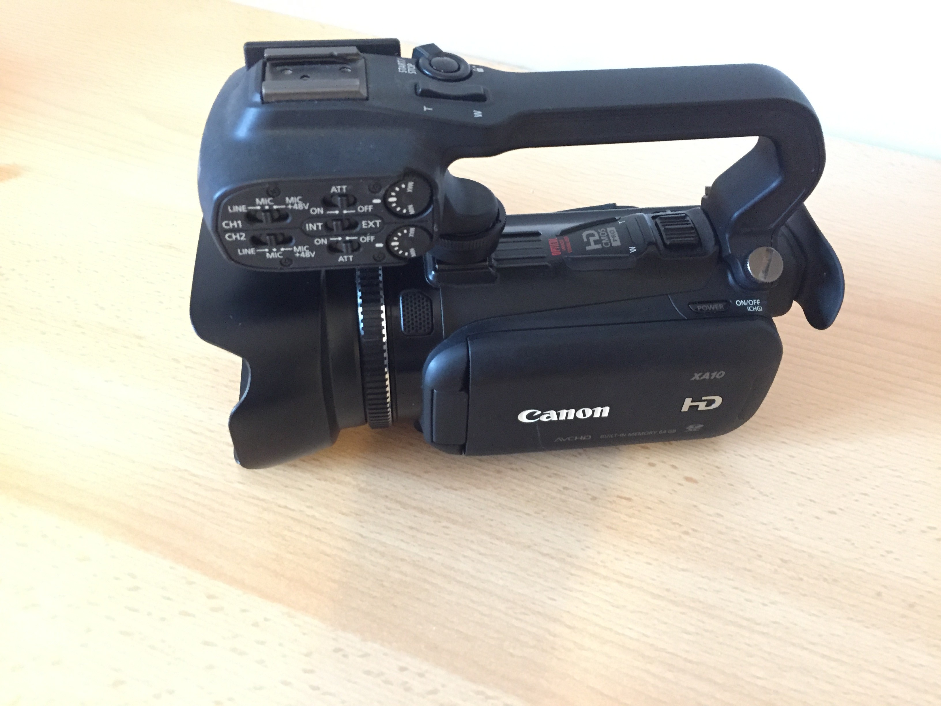 Annonce occasions - A vendre Camescope professionnel Canon XA-10 + 2 cartes  SD 16GB - Le Repaire - Le Repaire