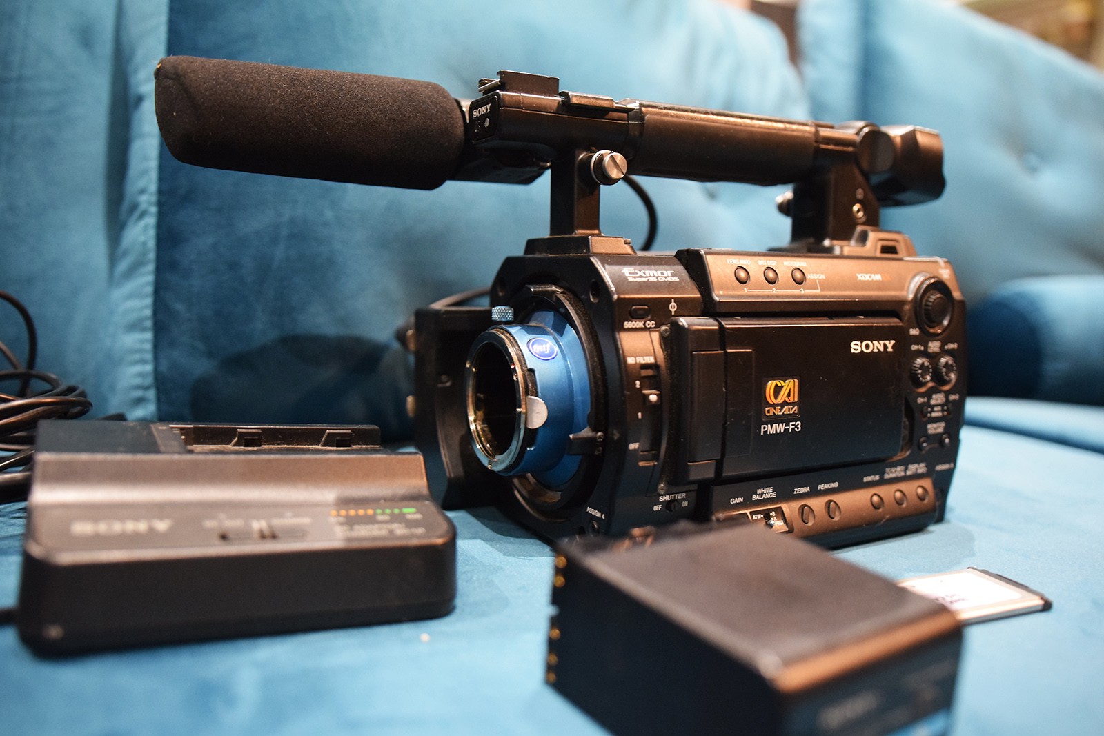 Annonce occasions - Caméra Sony PMW-F3 caméscope 35 mm professionnel cinema  XDCAM EX - Le Repaire - Le Repaire